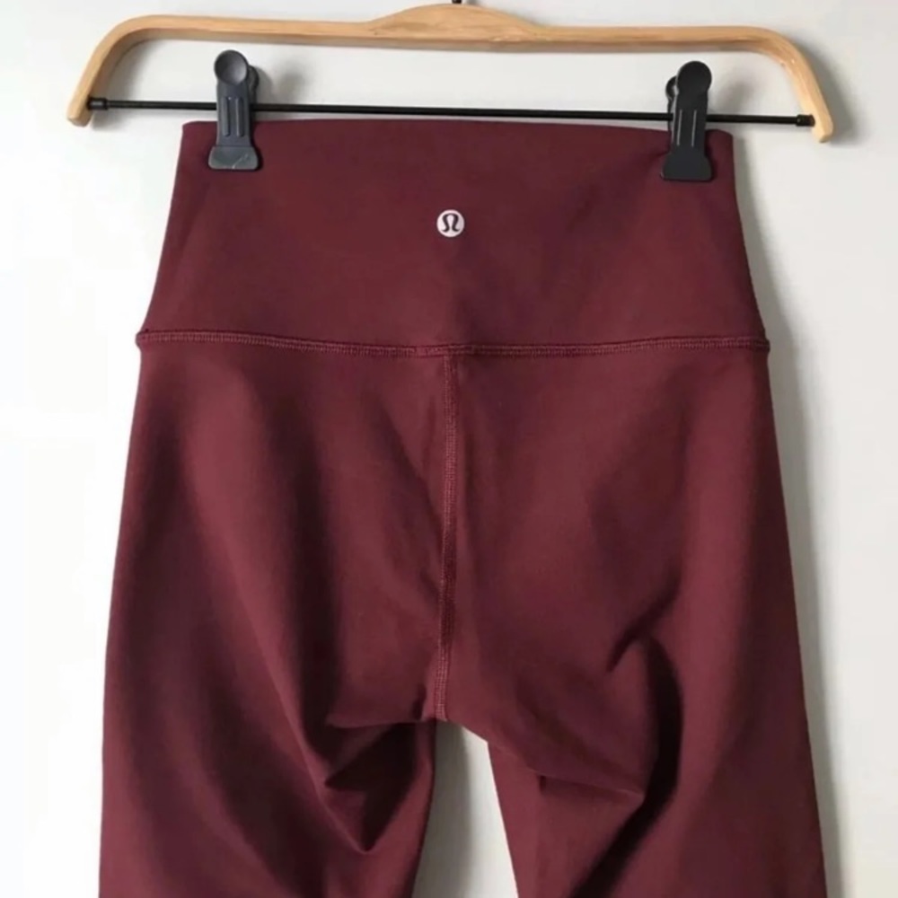 Lululemon Wunder Under - deep rouge